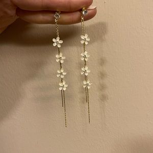 New moon stone white flower dip earrings